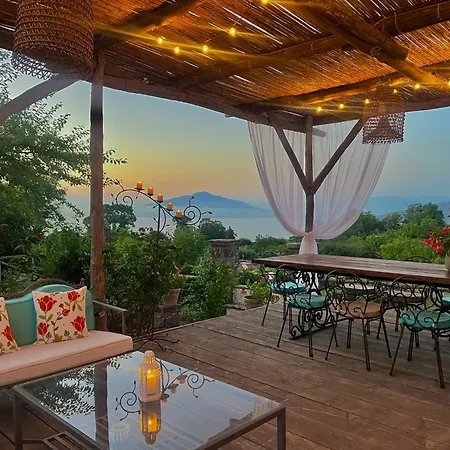La Dimora 3: Comfort, Garden And Pool Dom wakacyjny Massa Lubrense