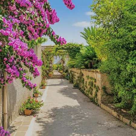 La Dimora 3: Comfort, Garden And Pool