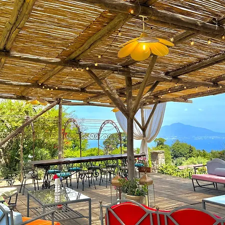 La Dimora 3: Comfort, Garden And Pool Massa Lubrense