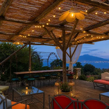 La Dimora 3: Comfort, Garden And Pool Massa Lubrense